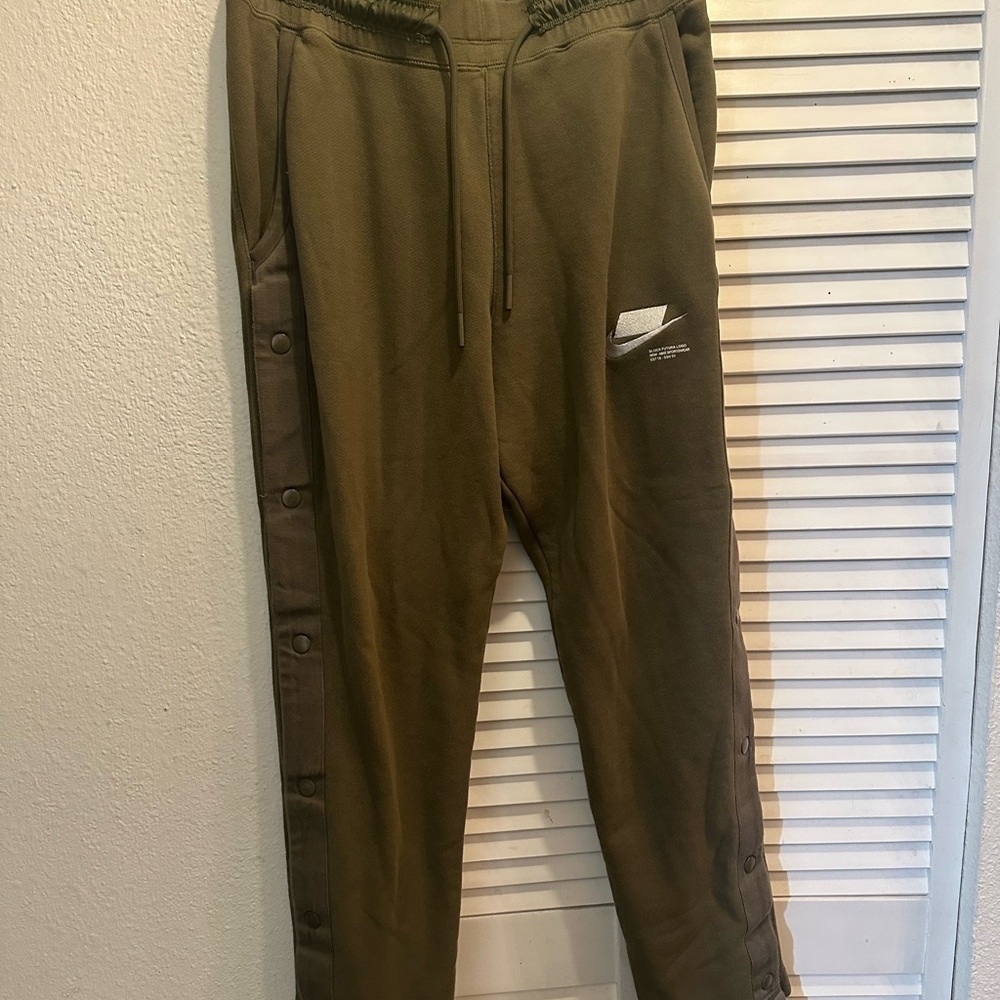 Nike Men's Joggers in Olive and Dark Brown